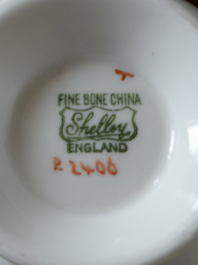 イギリスから届いたシェリーの陶磁器、ヘンリーシェイプのアンティーク