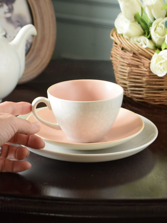 イギリスのアンティーク食器、プール・ポタリーのツイントーン（Peach