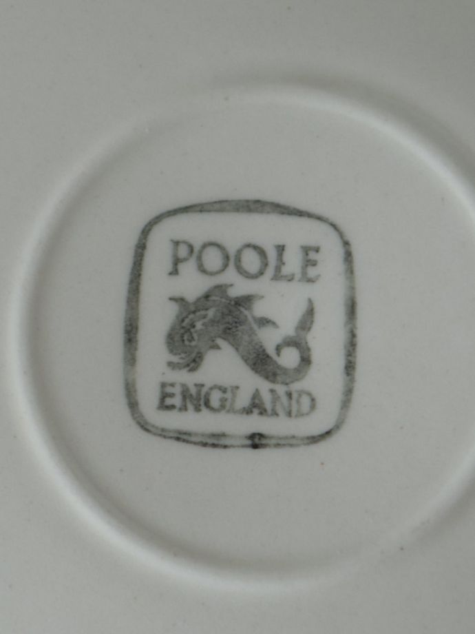 プール・ポタリーのバックスタンプ