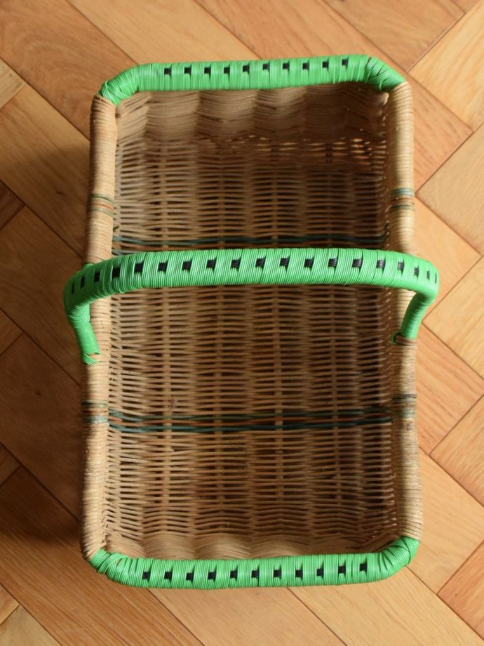 アンティークバスケットの中