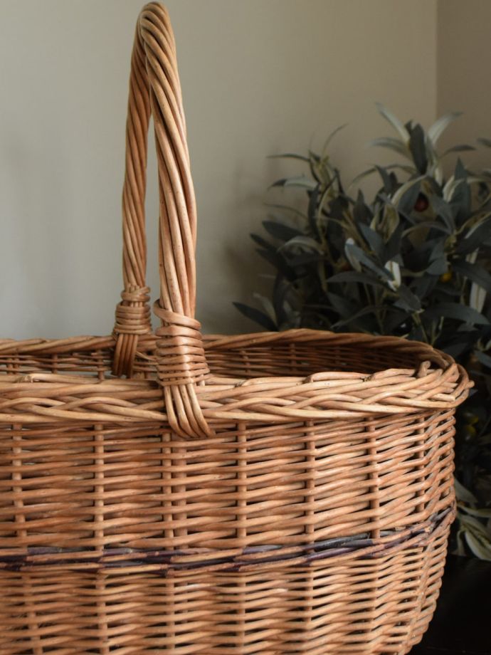 アンティークのバスケット