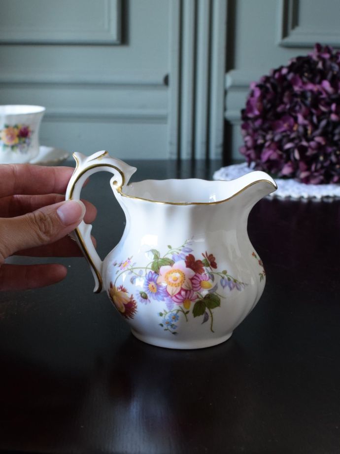 陶磁器のミルクピッチャー