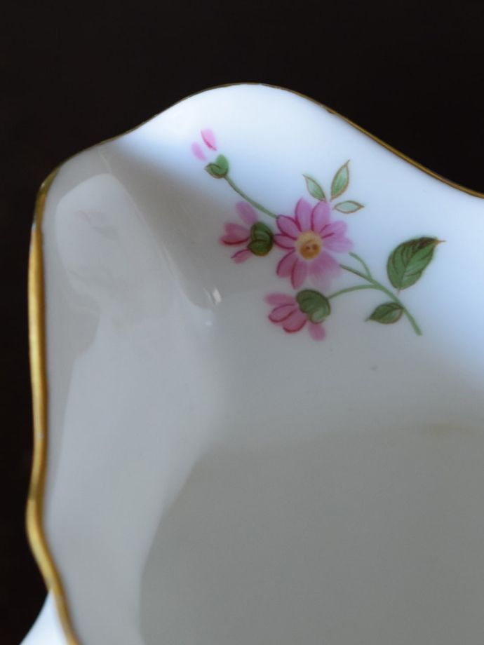 ミルクポットの注ぎ口