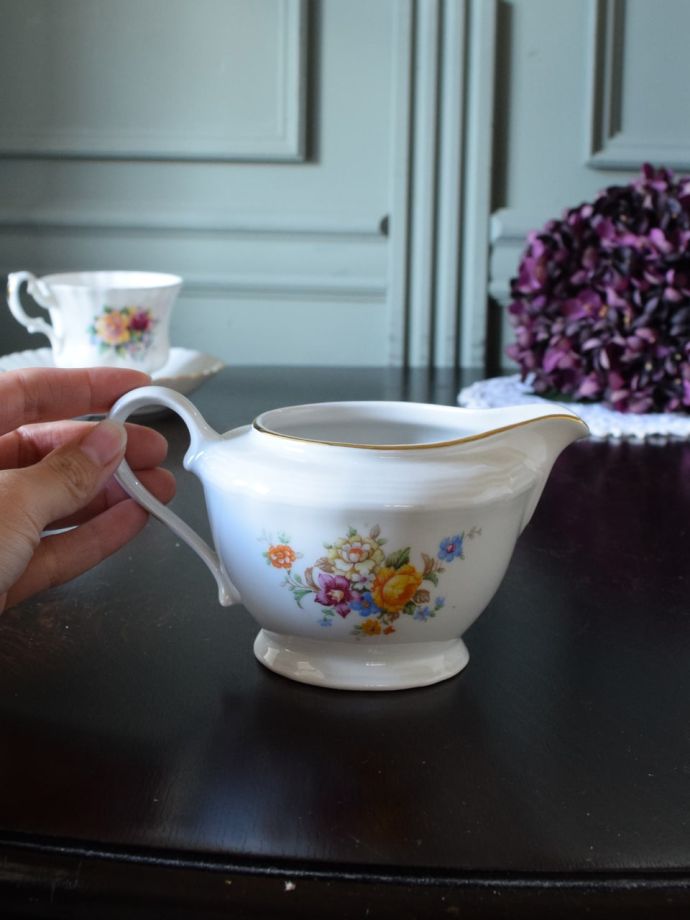 陶磁器のミルクピッチャー