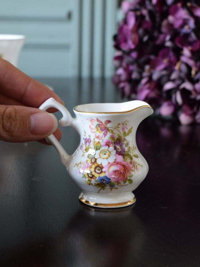 陶磁器のミルクピッチャー