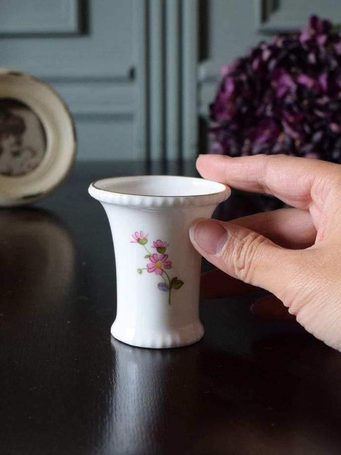 陶磁器のフラワーベース