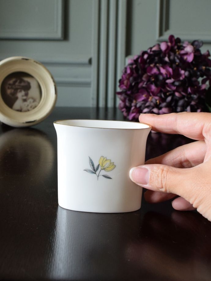 陶磁器のフラワーベース