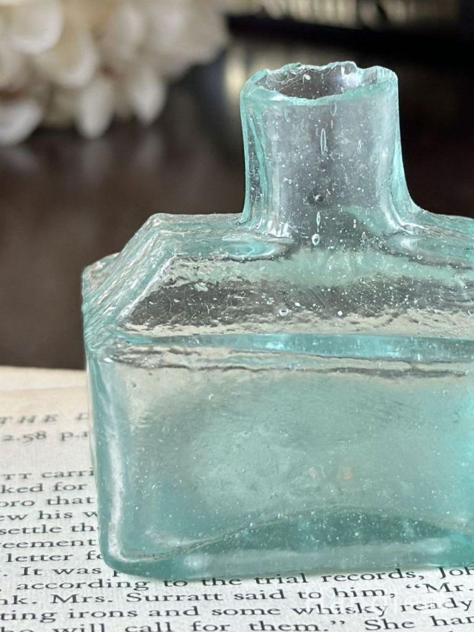 アンティークガラスのインク瓶