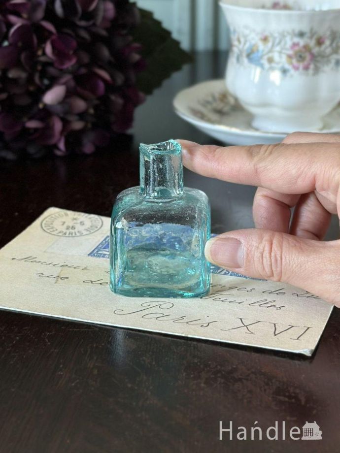 四角い形のアンティークのおしゃれなガラス瓶、ビクトリア朝のインク