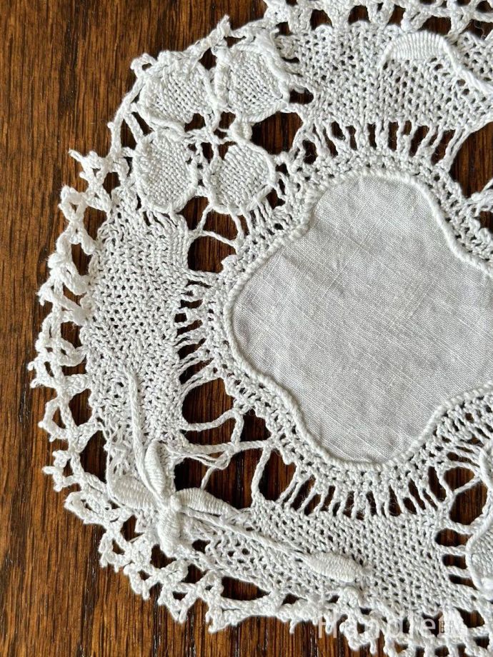 アンティークのドイリー