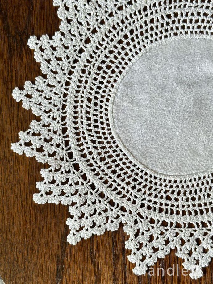 アンティークのドイリー