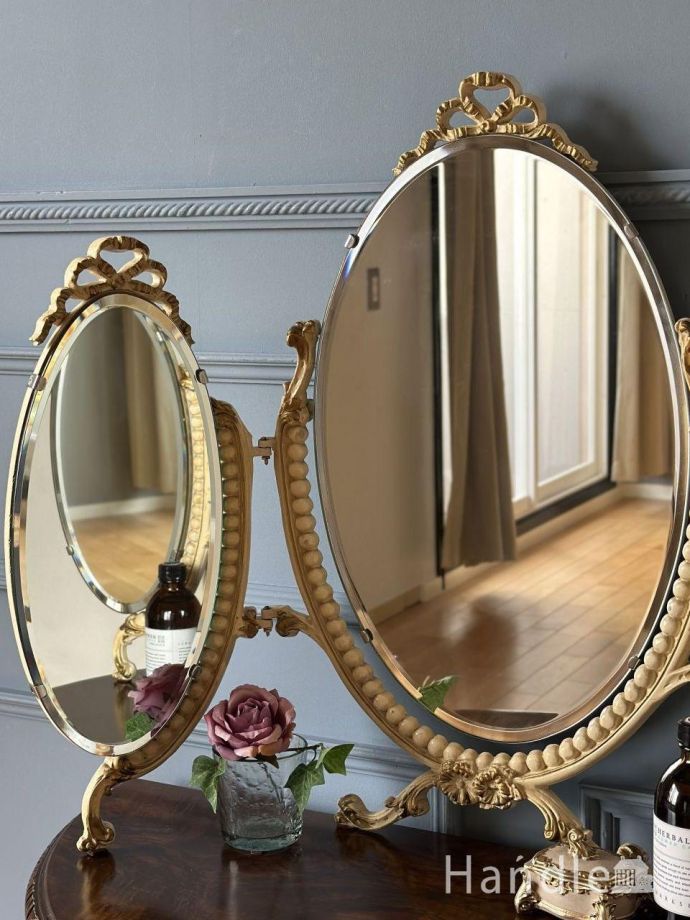 アンティークの美しい鏡