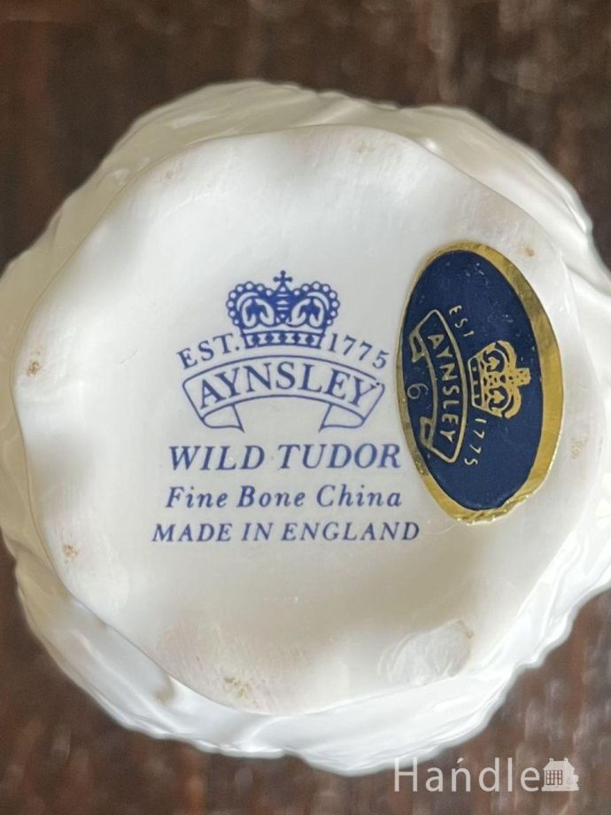 フラワーベースのバックスタンプ