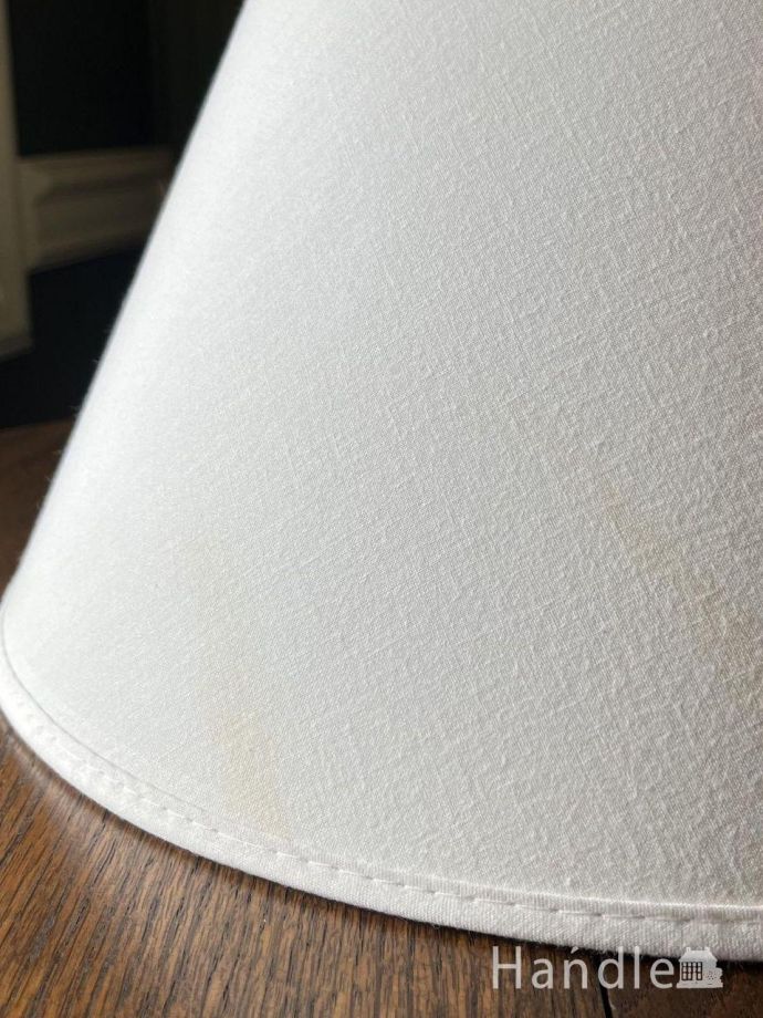 シェードに汚れありました。