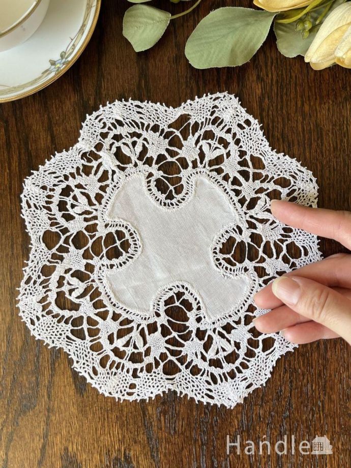 フランスから届いたトーションレース、アンティークのボビンレースの