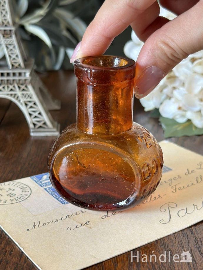 英国アンティークの可愛いボトル、丸い形が可愛い茶色のBOVRIL 2oz