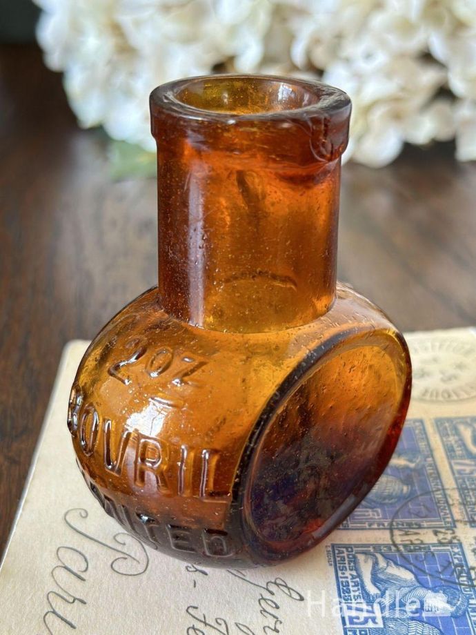 英国アンティークの可愛いボトル、丸い形が可愛い茶色のBOVRIL 2oz