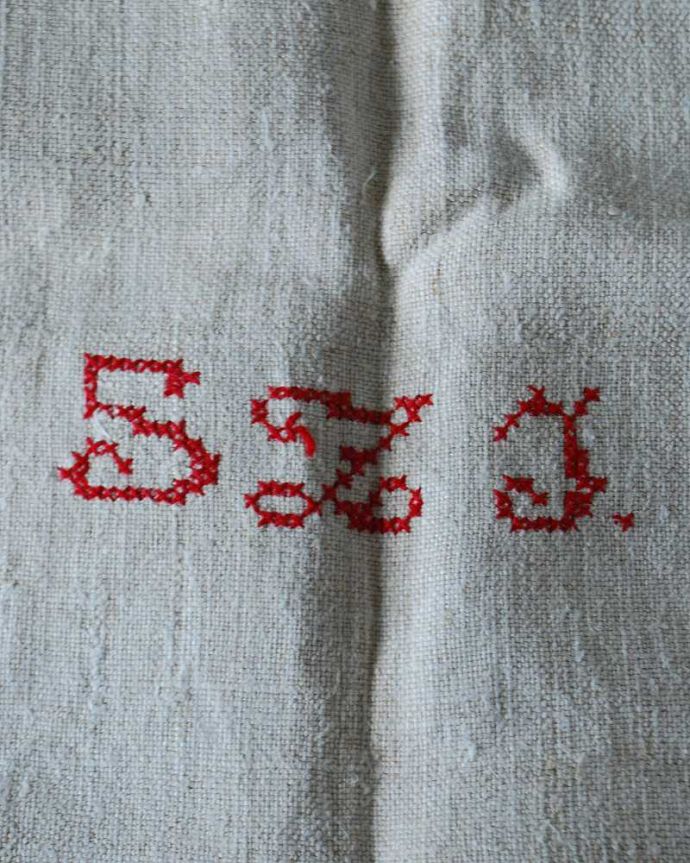 アンティーク 布製の雑貨　アンティーク雑貨　お花＆イニシャルの刺繍入りのアンティークハンガリーリネン。大切なイニシャル入りお母さんから娘に渡されるお嫁入り道具には、ちゃんとイニシャルが刺繍されているんです。(d-722-z)