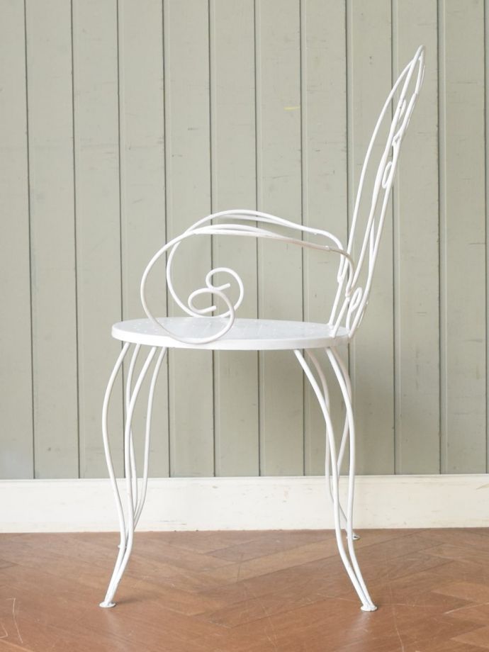 ガーデンチェアの側面