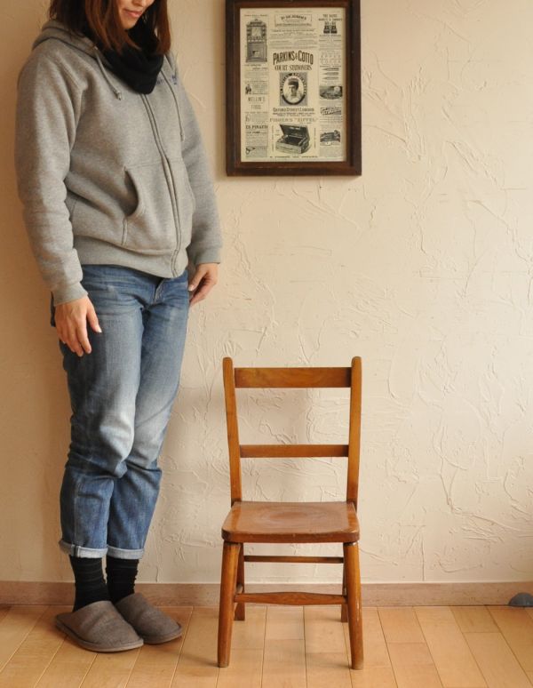キッチンチェア　アンティーク チェア　1930年代のアンティーク チャイルドチェア。お部屋の片隅に置いて、クッションやバスケットなどを飾ってみてはいかがでしょう？実際にお子さまの椅子としてもお使い頂けます。(d-799-c-1)