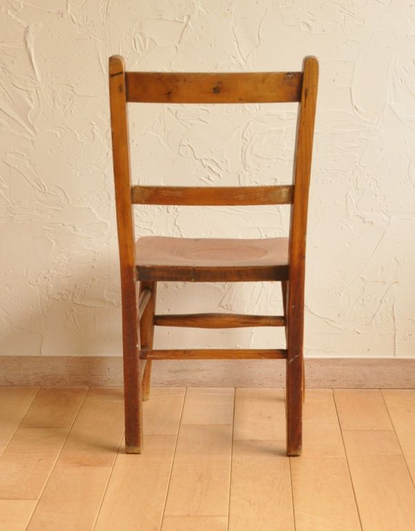 キッチンチェア　アンティーク チェア　1930年代のアンティーク チャイルドチェア。後ろ姿も可愛いチャイルドチェア。(d-799-c-1)