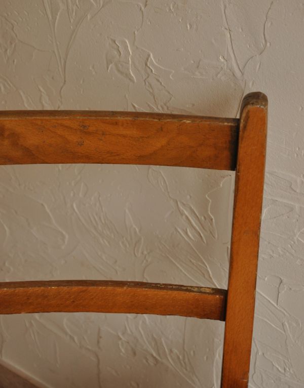 キッチンチェア　アンティーク チェア　1930年代のアンティーク チャイルドチェア。木目や色は1脚1脚微妙に違いますが、どれもキレイに仕上げています。(d-799-c-1)