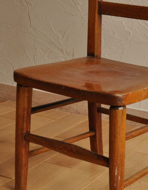 キッチンチェア　アンティーク チェア　1930年代のアンティーク チャイルドチェア。アンティークのため多少のキズがございますが使用上問題はございませんのでご了承ください。(d-799-c-1)