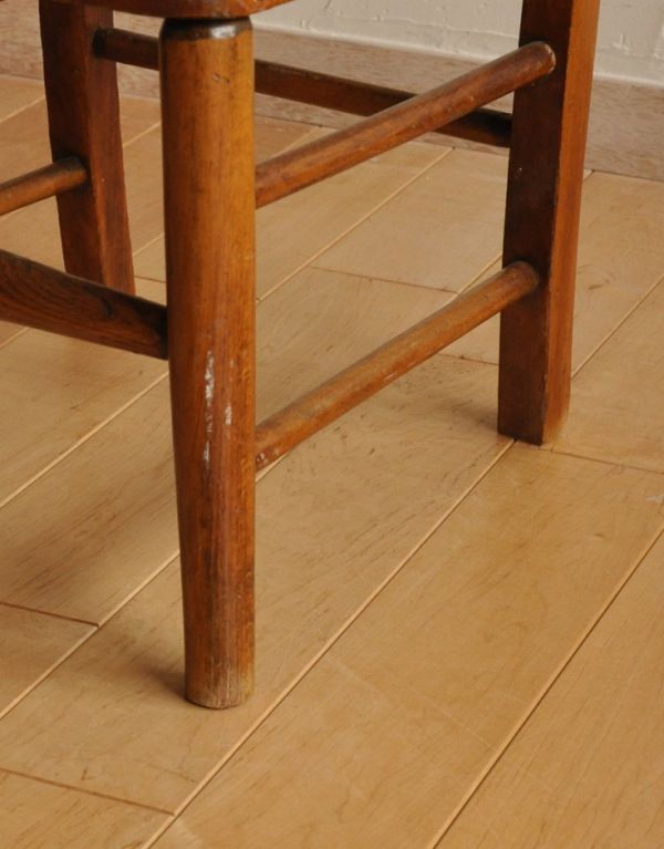 キッチンチェア　アンティーク チェア　1930年代のアンティーク チャイルドチェア。お直しをしっかりしているので大柄な男性でも安心してお掛けください。(d-799-c-1)