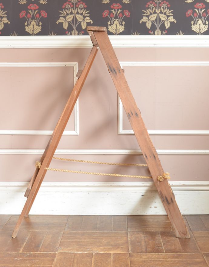 アンティークの家具、ディスプレイにピッタリのシンプルなステップ