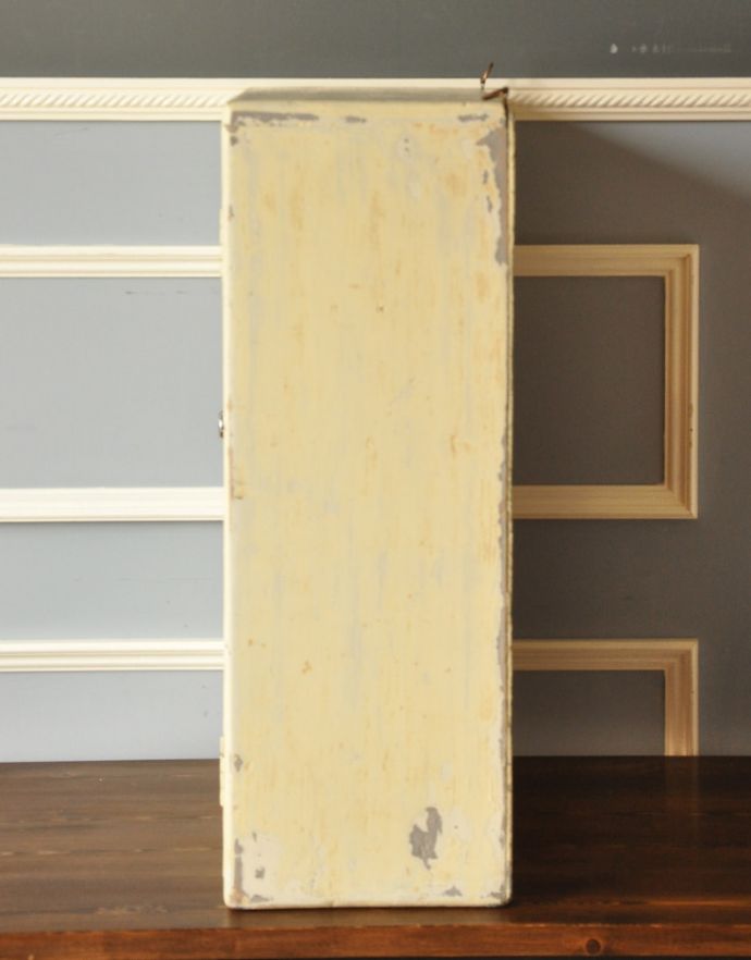 アンティークのキャビネット アンティーク家具 1940年代のアンティーク スモール キャビネット。横顔だっても美しい正面だけじゃなく横もキレイに修復してあります。(d-835-f-1)