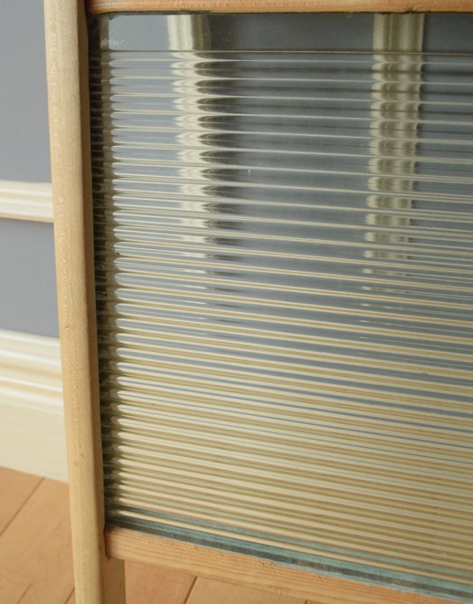 ガーデニング アンティーク雑貨 見た目がとっても可愛いアンティークのコレクターズアイテム 、ガラスの ウォッシュボード。洗う部分はガラス!当時のガラスがキレイな状態で残っていたことにビックリです。(d-852-z-1)