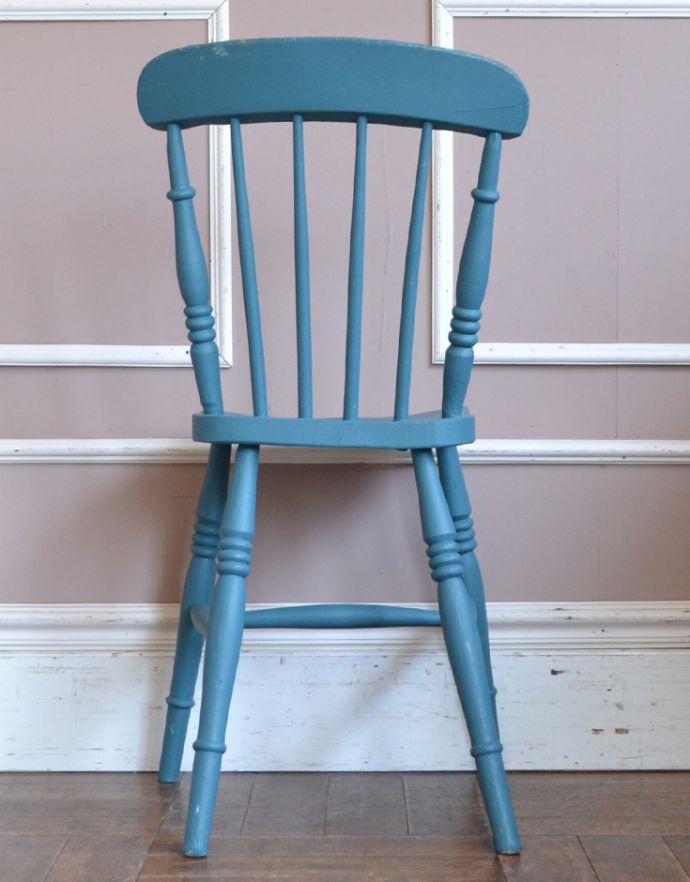 キッチンチェア アンティーク チェア ダイニングテーブルに合わせてもピッタリ、ペイントされたアンティークキッチンチェア。後ろ姿にも自信アリ!後ろから見ることも多い椅子。(d-875-c)
