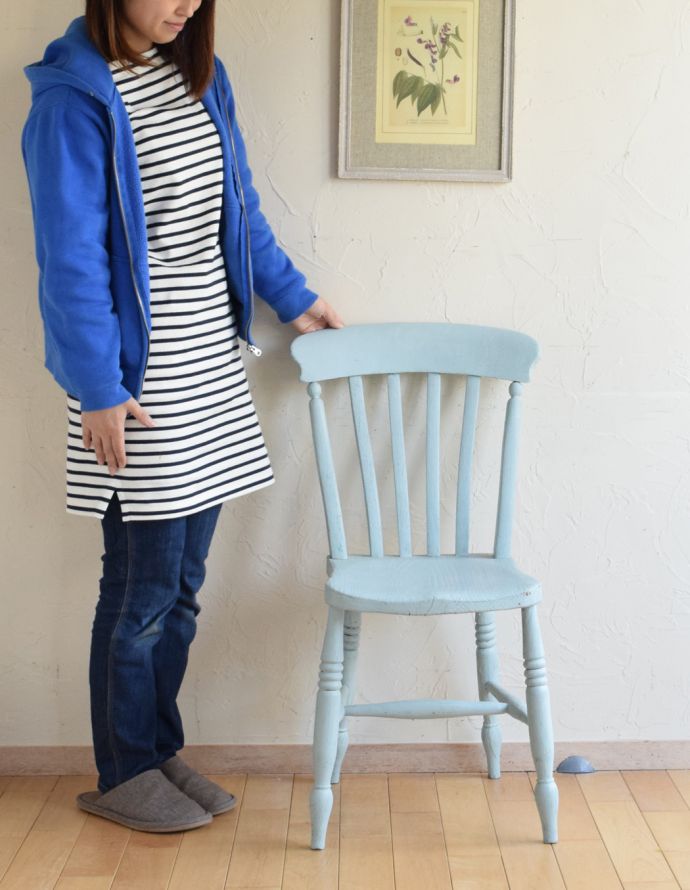 板座面 アンティーク チェア お洒落なインテリアには欠かせない、ペイントの可愛いキッチンチェア。見ているだけで楽しくなるキッチンチェア。(d-876-c)