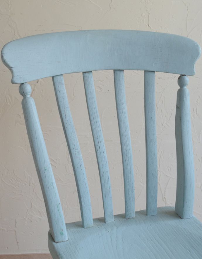 板座面 アンティーク チェア お洒落なインテリアには欠かせない、ペイントの可愛いキッチンチェア。キズや汚れ、木目や色は1脚1脚微妙に違いますが、どれもキレイに仕上げています。(d-876-c)