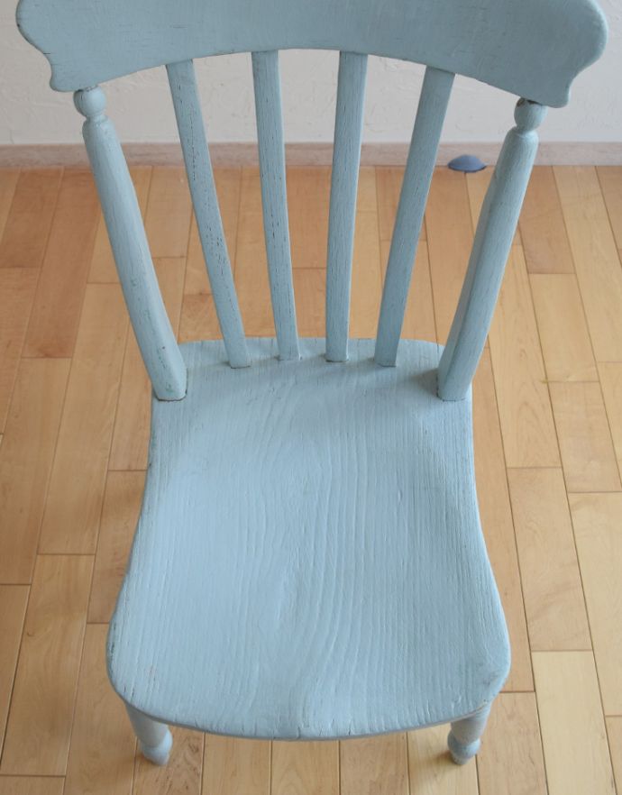 板座面 アンティーク チェア お洒落なインテリアには欠かせない、ペイントの可愛いキッチンチェア。角が丸く作られているので、小さいお子様がいるご家庭でも安心です。(d-876-c)