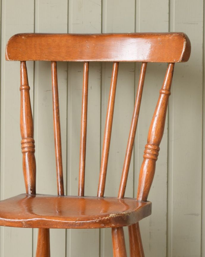 アンティークチェアの背もたれ