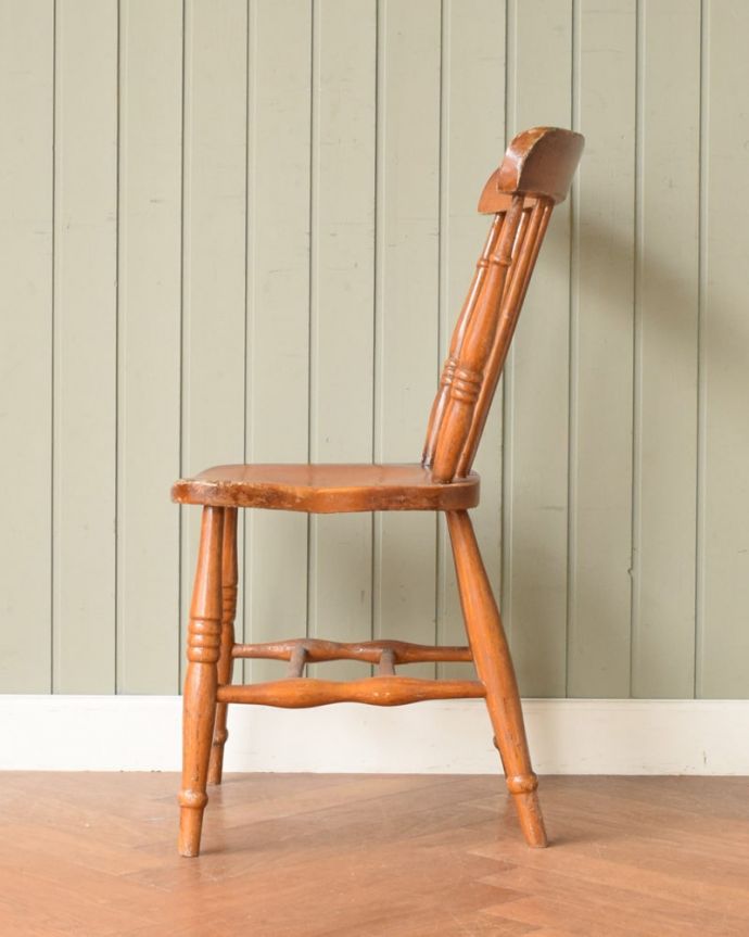 アンティークチェアの横顔