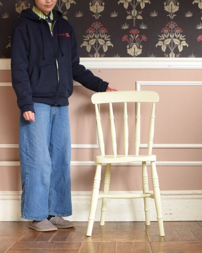 アンティーク チェア フレンチスタイルのアンティーク椅子、可愛い色でペイントされたキッチンチェア。思わずほっこりしちゃう、ぬくもりある可愛いデザイン見た目が可愛いキッチンチェア。(d-883-c)