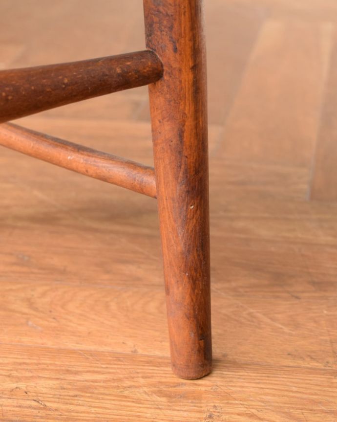 アンティークチェアの脚