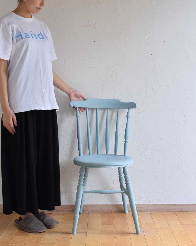 キッチンチェア アンティーク チェア 海外らしいブルーのペイントチェア、イギリスアンティークのキッチンチェア。ほっこりぬくもりある可愛いデザイン見た目が可愛いキッチンチェア。(d-911-c)
