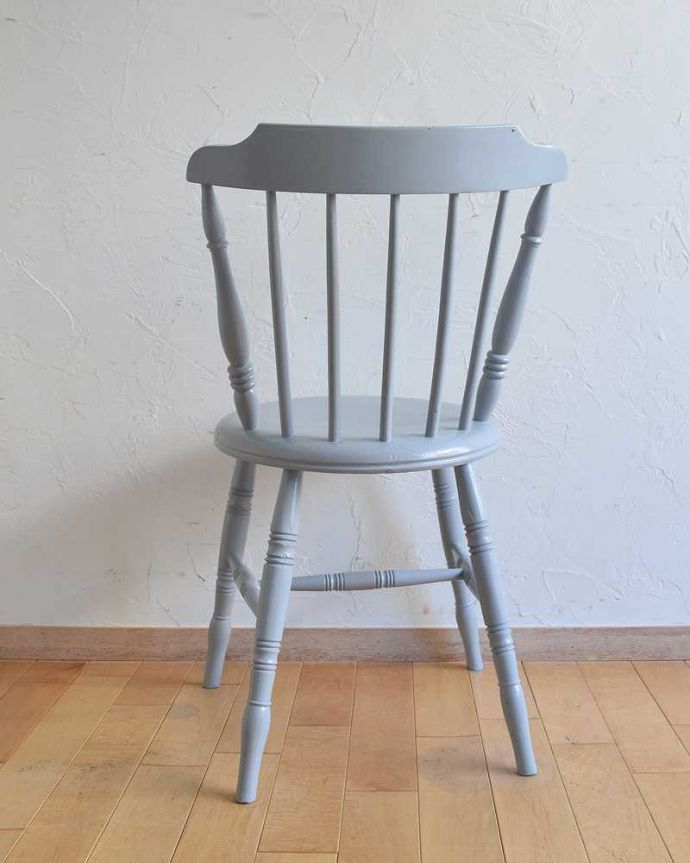 キッチンチェア　アンティーク チェア　海外らしい憧れのペイントチェア、アンティークのキッチンチェア。後ろ姿にも自信アリ！ダイニングで並べて後ろから見ることも多い椅子。(d-912-c)