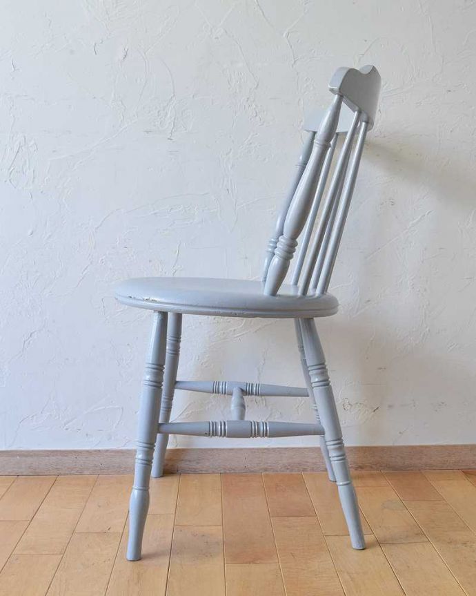 キッチンチェア　アンティーク チェア　海外らしい憧れのペイントチェア、アンティークのキッチンチェア。横から見てもステキ横から見るとこんな感じ。(d-912-c)
