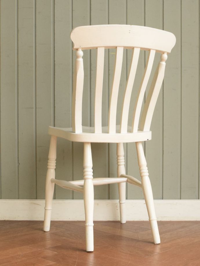 アンティークチェアの後ろ姿