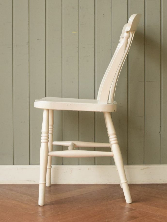 アンティークチェアの横顔