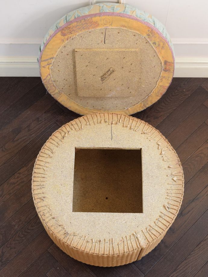 ロイドルームスツールの収納