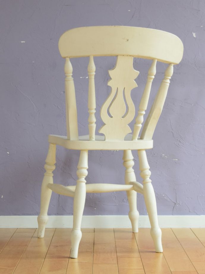 アンティークチェアの後ろ姿