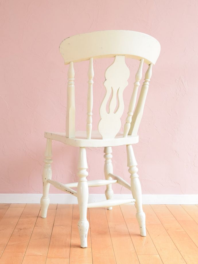 アンティークチェアの後ろ姿