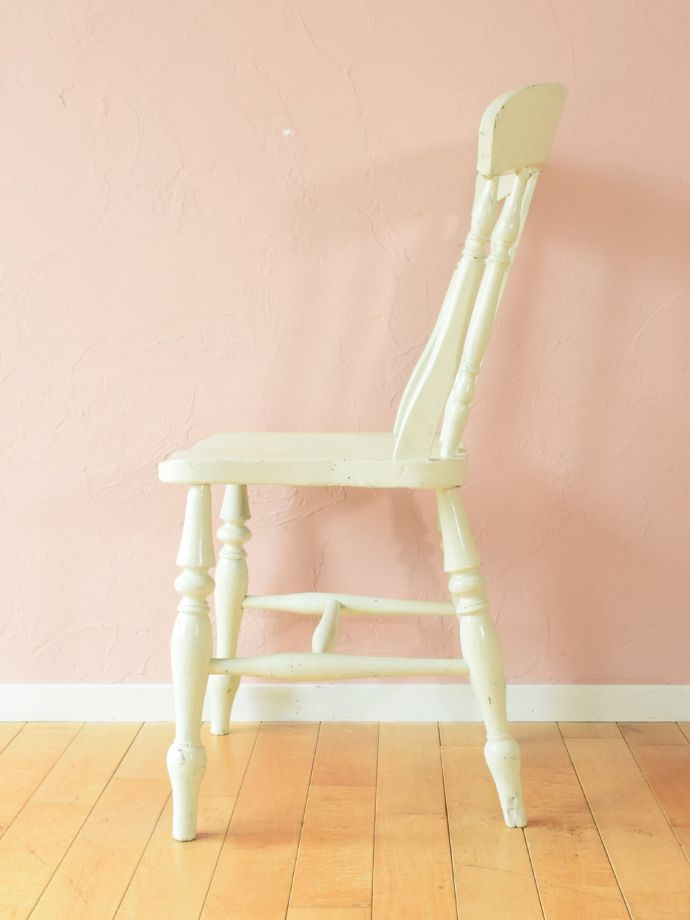 アンティークチェアの横顔