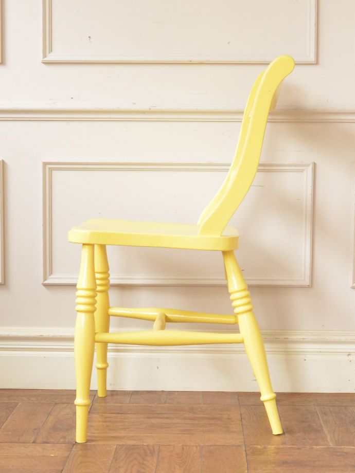 アンティークチェアの横顔