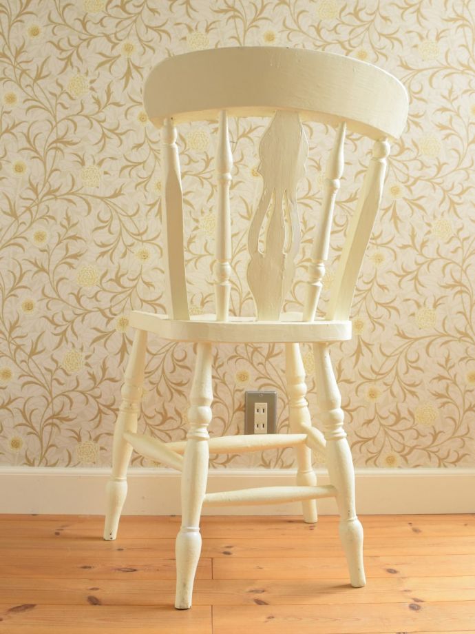 アンティークチェアの後ろ姿